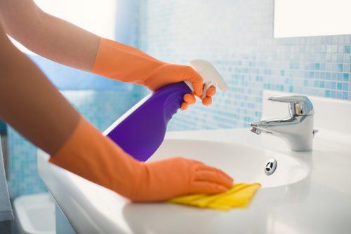 Professional carpet cleaner confirming appointment details with customer